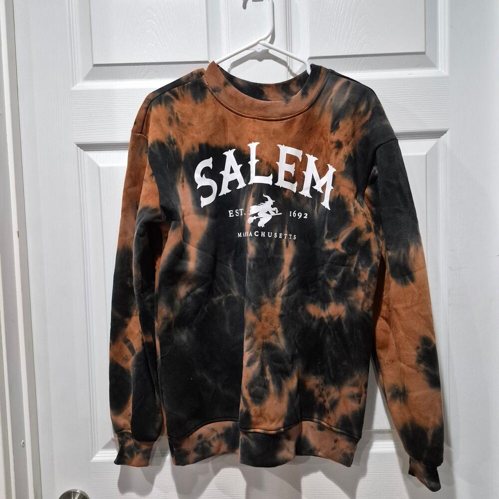 "SALEM Est. 1692" graphic black, orange tie dye Crewneck sweatshirt size small